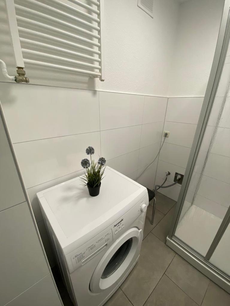 Zur Schleuse - Ferienwohnung Bis 6 Personen Mit Gem Garten Rostock Exterior foto