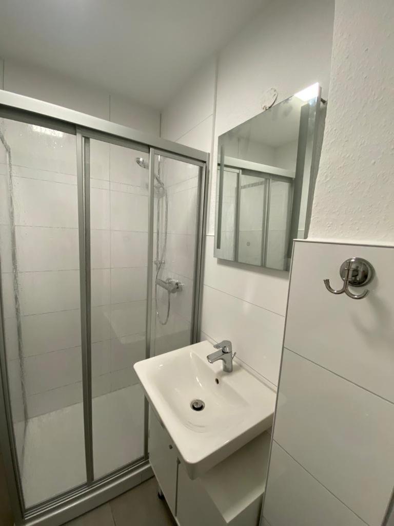 Zur Schleuse - Ferienwohnung Bis 6 Personen Mit Gem Garten Rostock Exterior foto